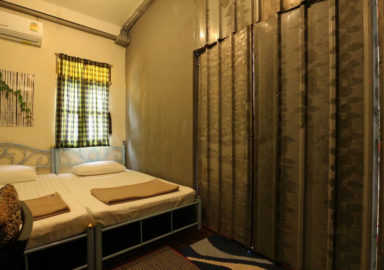 Nivas Siam Hostel Bangkok Exterior foto